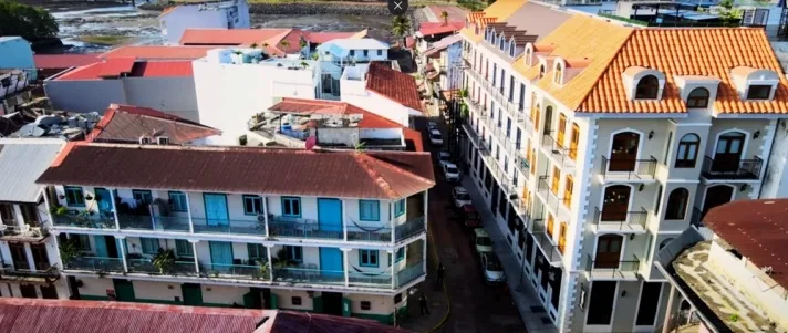 Casco Viejo - Flor de Lirio