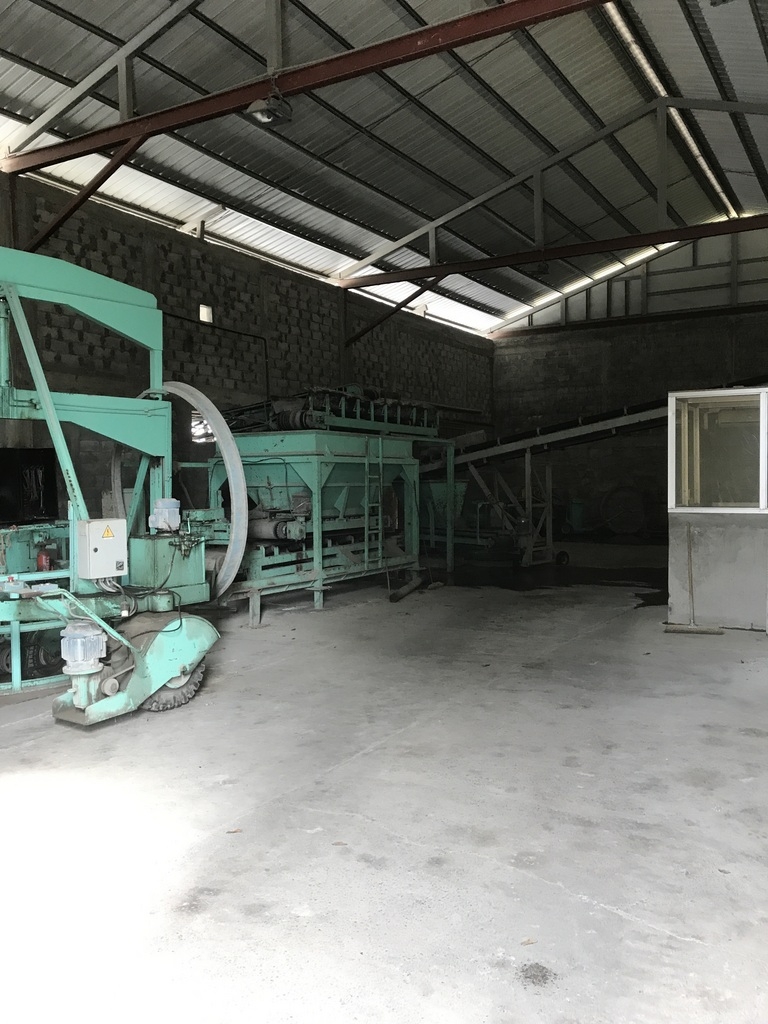 Fábrica de productos de hormigón con 4.7 hectáreas - precio reducido!