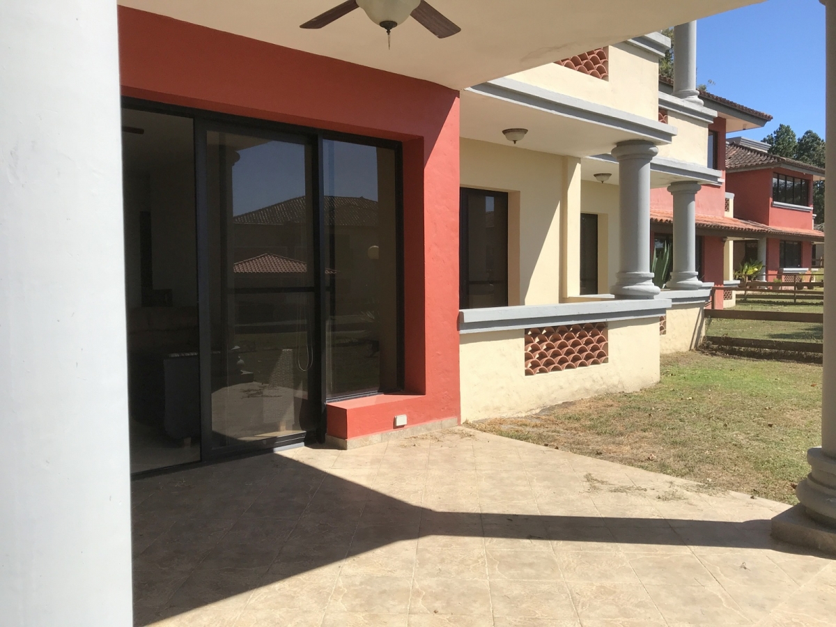 Comfortable ground-floor apartment in Boquete Country Club
