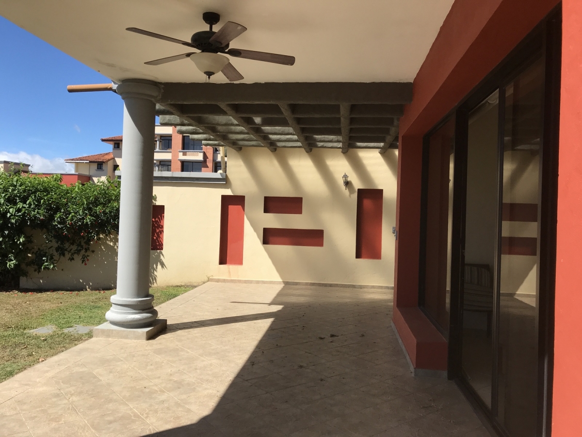 Comfortable ground-floor apartment in Boquete Country Club