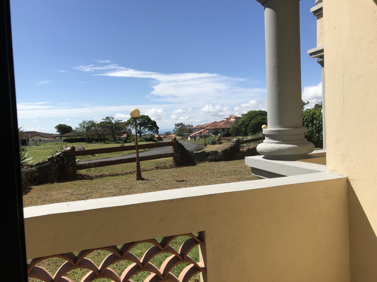 Comfortable ground-floor apartment in Boquete Country Club