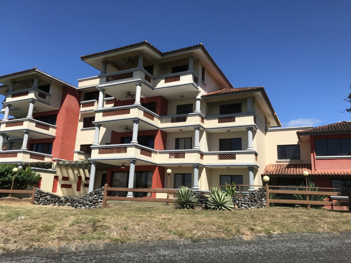Comfortable ground-floor apartment in Boquete Country Club