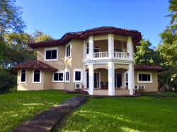 Casa frente al mar en Boca Chica - financiación del propietario disponible