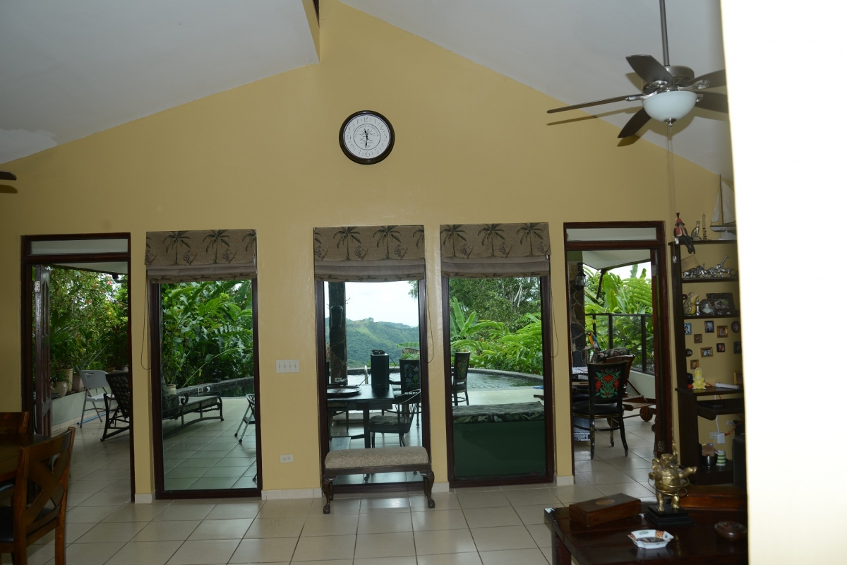 Spacious house in Altos del Maria with breath-taking views