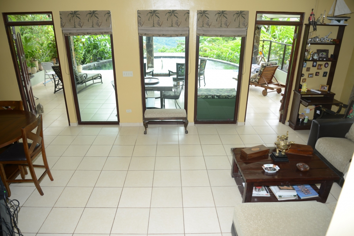 Spacious house in Altos del Maria with breath-taking views
