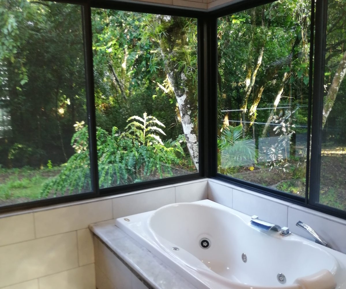 Large river house and cabin on 2 hectares near Dolega for rent