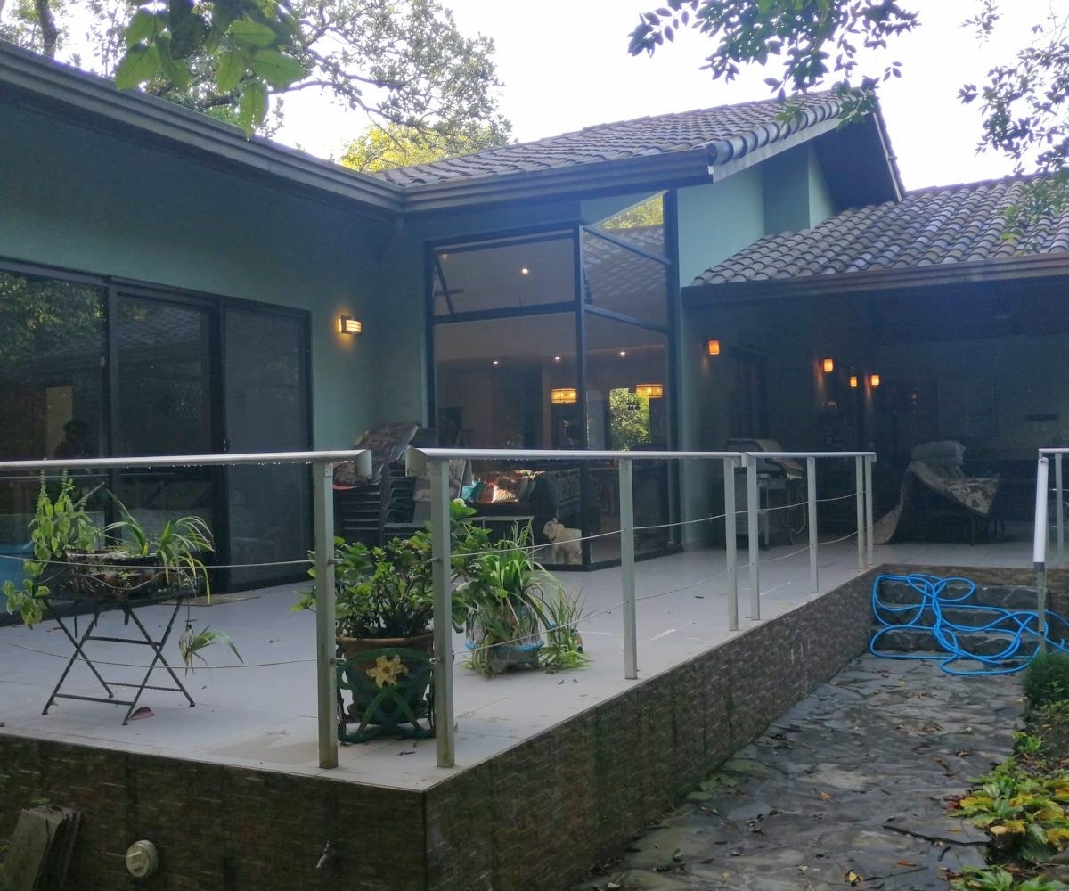 Large river house and cabin on 2 hectares near Dolega for rent