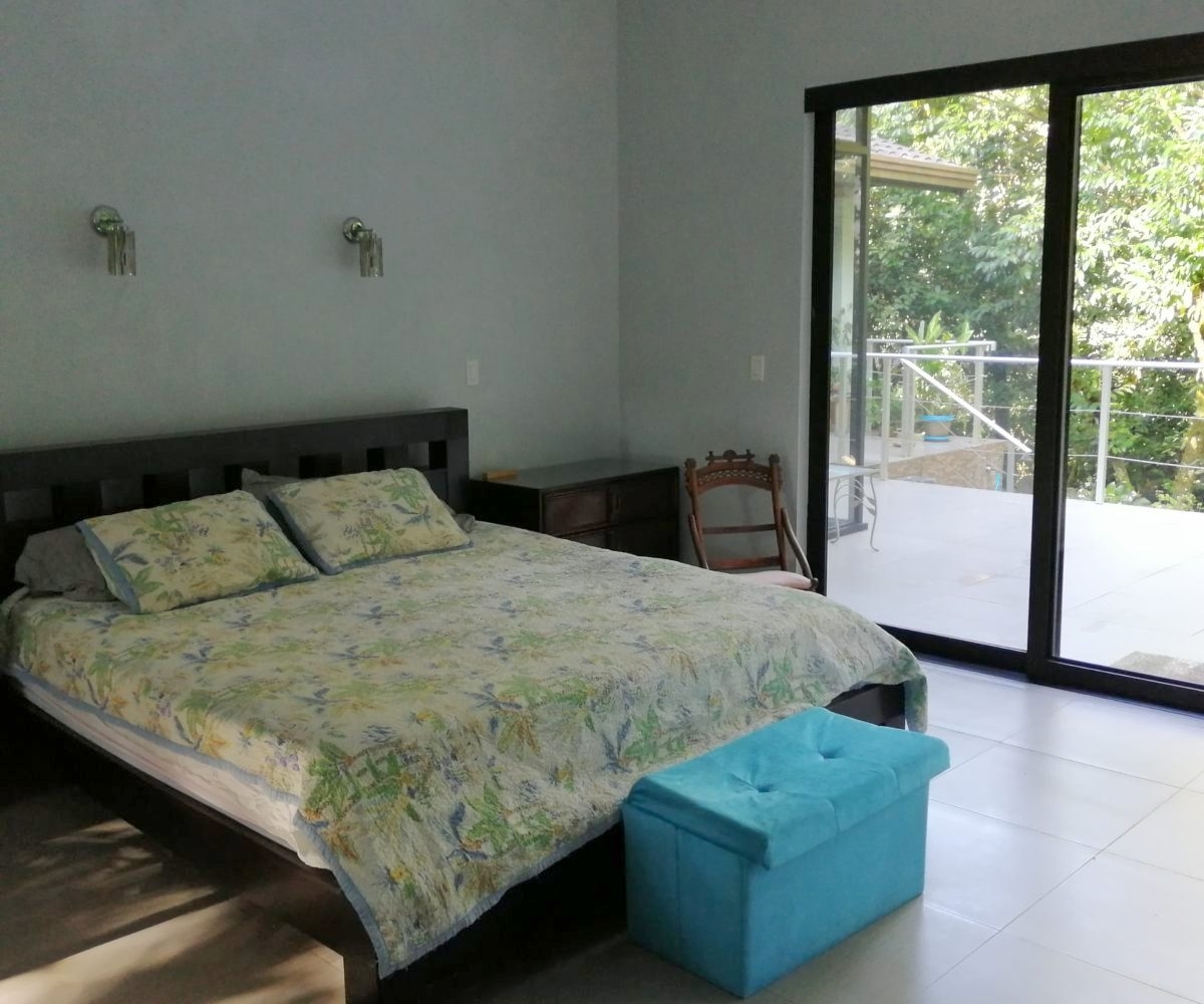 Large river house and cabin on 2 hectares near Dolega for rent
