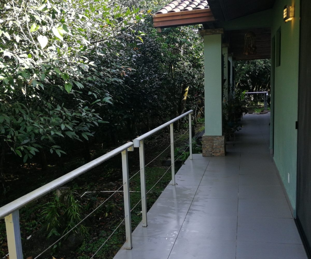 Large river house and cabin on 2 hectares near Dolega for rent