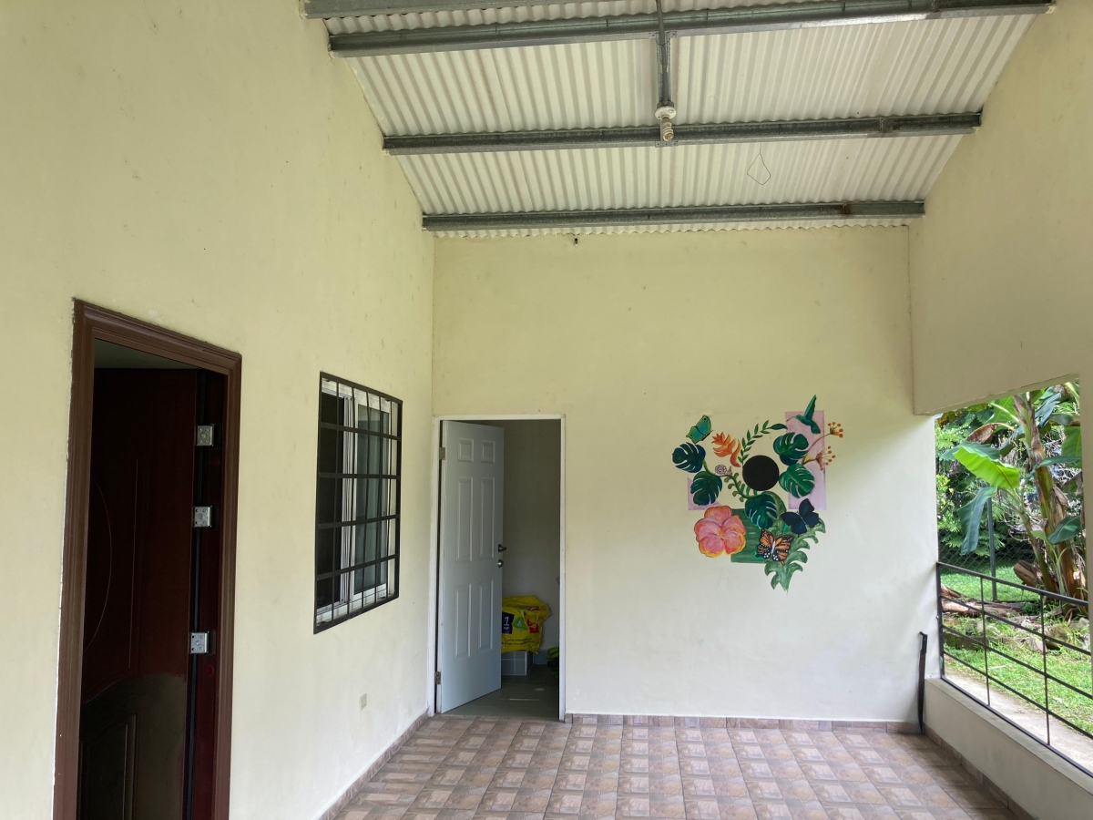 Casa de 1 planta con azotea en zona fresca y tranquila, cerca de Boquete