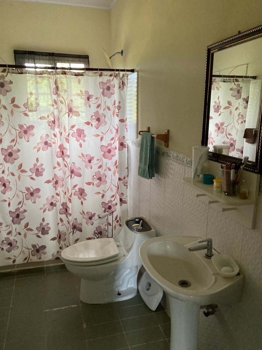 Casa de 1 planta con azotea en zona fresca y tranquila, cerca de Boquete
