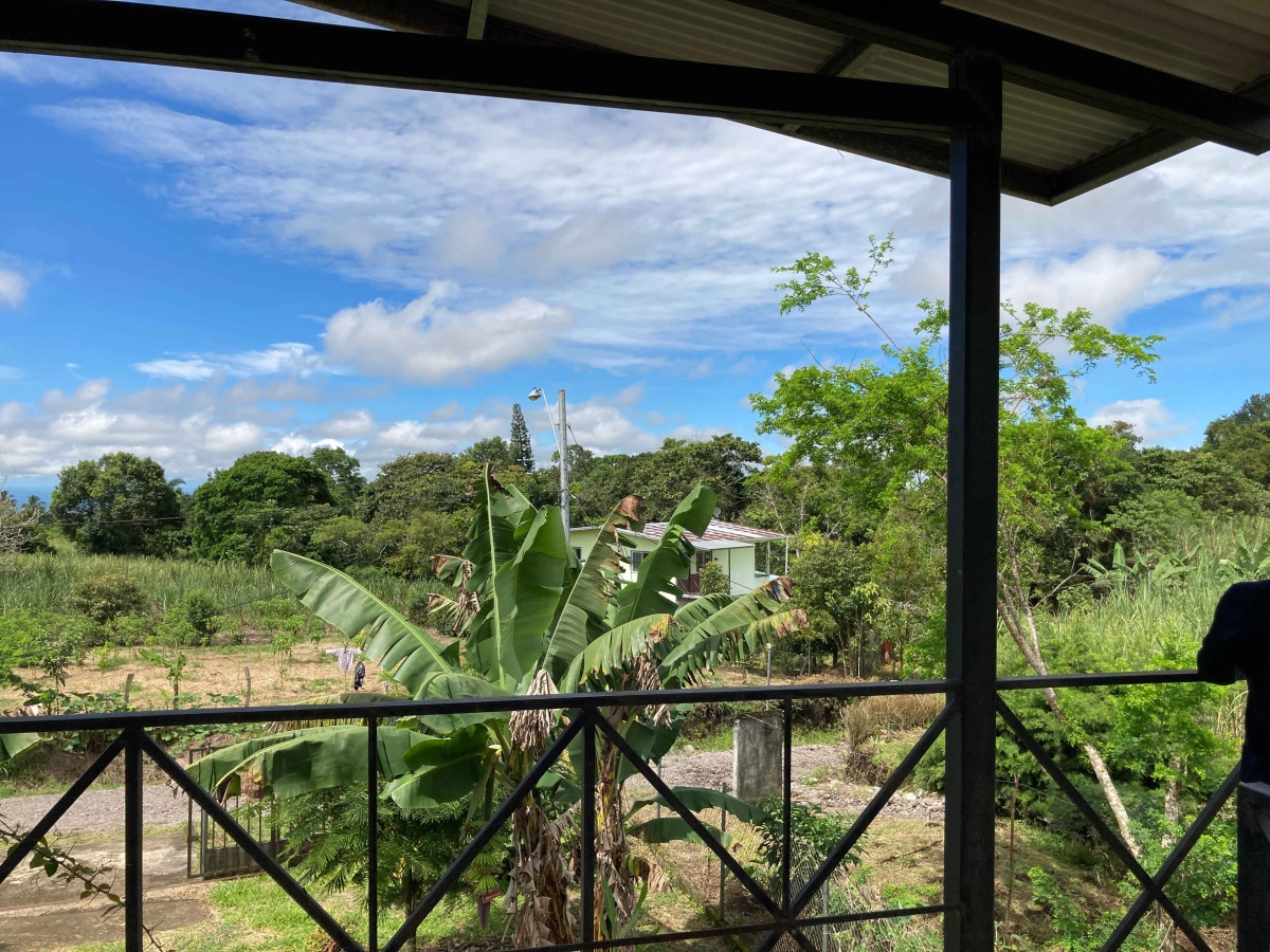 Casa de 1 planta con azotea en zona fresca y tranquila, cerca de Boquete