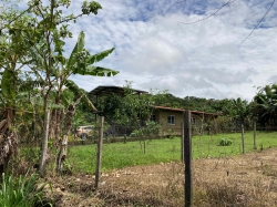 Casa de 1 planta con azotea en zona fresca y tranquila, cerca de Boquete