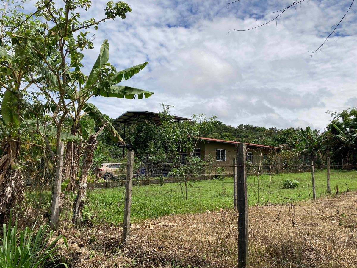 Casa de 1 planta con azotea en zona fresca y tranquila, cerca de Boquete