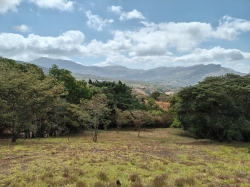 Mountain views from large lot in Santa Fe