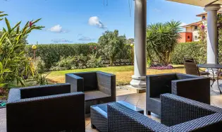 LOVELY GROUND FLOOR CONDOMINIUM WITH GARDEN