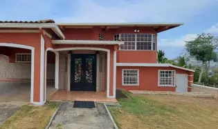 Se vende casa de dos niveles en La Chorrera, Panamá Oeste