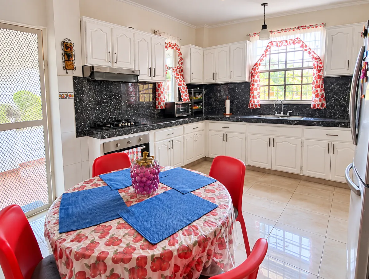 Two-story house for sale in La Chorrera, West Panama