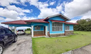 Mountain Home for Sale in El Frances