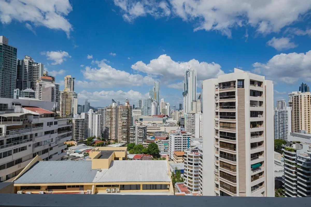 APARTMENT FOR SALE IN PH TORRE DEL PARQUE