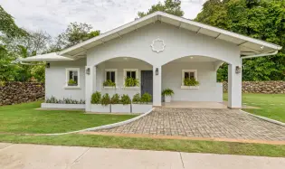 Casa con Piscina de Agua Salada en Dolega Panamá