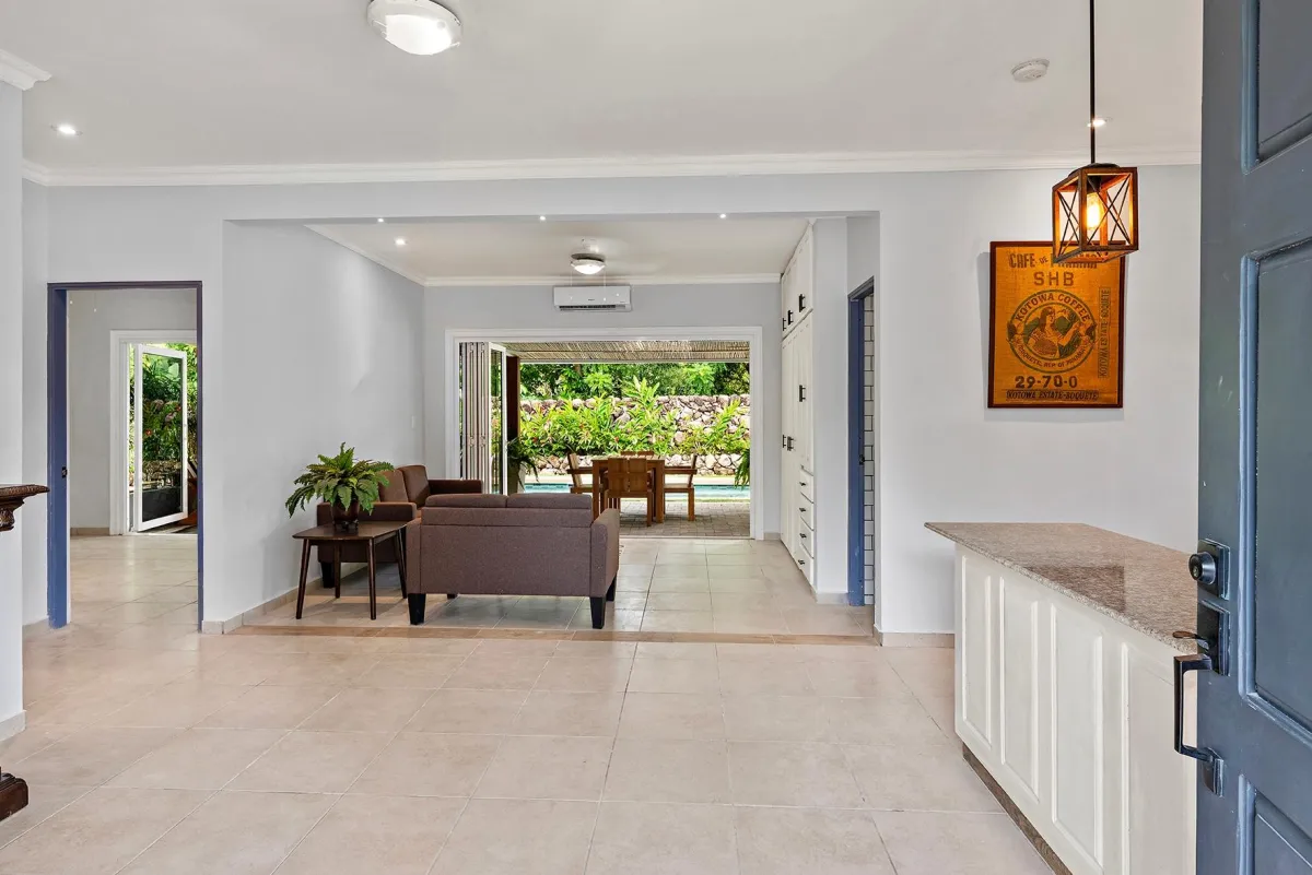 Casa con Piscina de Agua Salada en Dolega Panamá