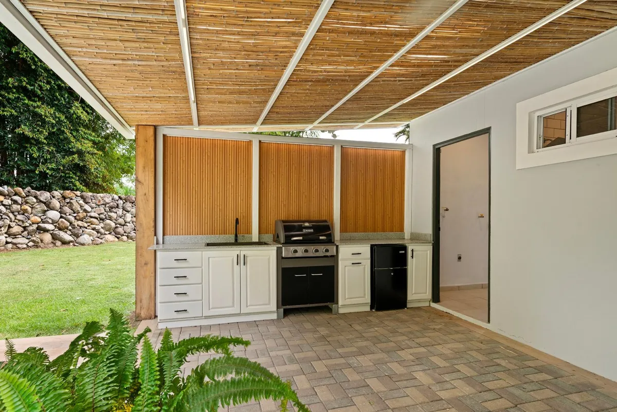 Casa con Piscina de Agua Salada en Dolega Panamá