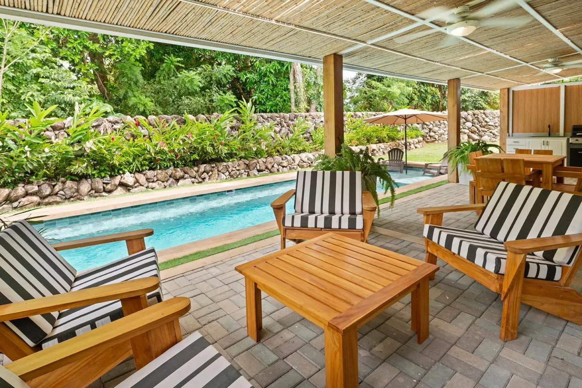 Casa con Piscina de Agua Salada en Dolega Panamá