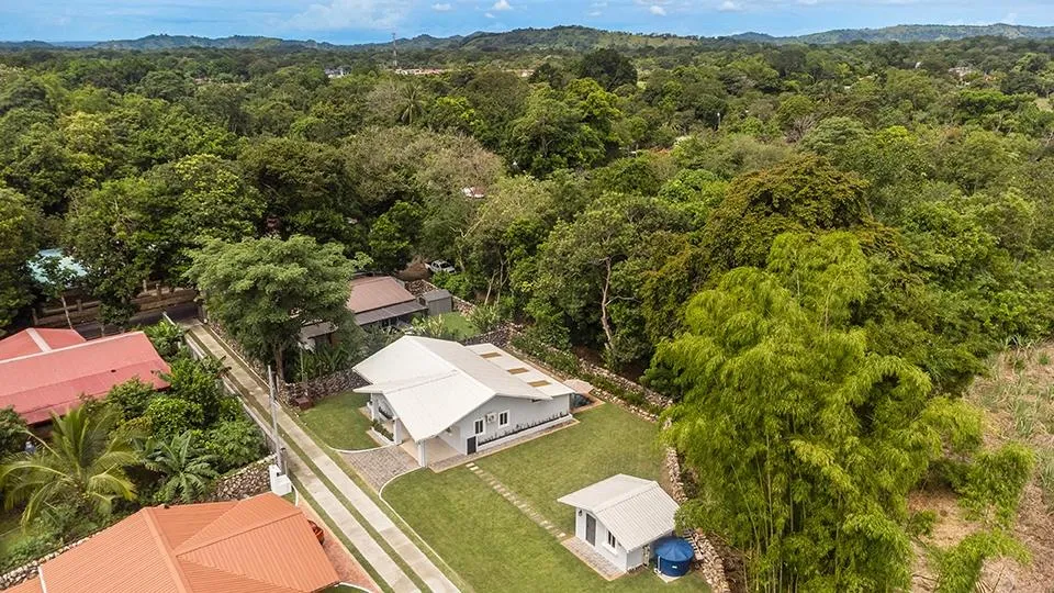 Casa con Piscina de Agua Salada en Dolega Panamá