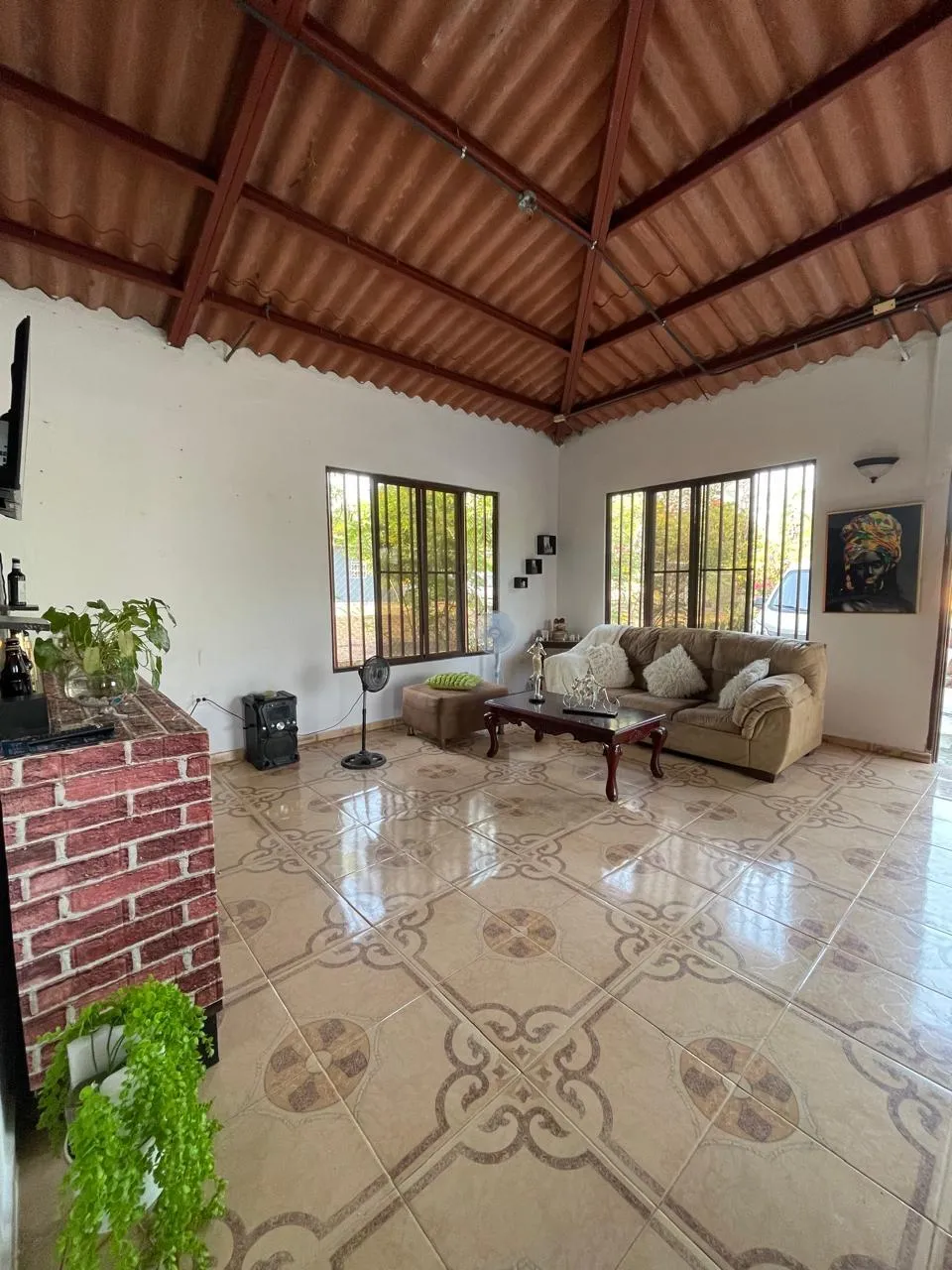 COUNTRY HOUSE FOR SALE IN UTIVÉ