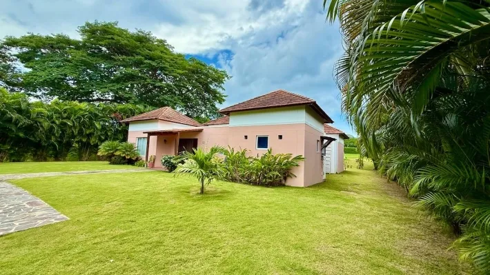 DETACHED VILLA ON CORNER LOT