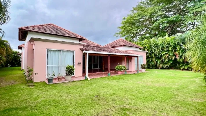 DETACHED VILLA ON CORNER LOT