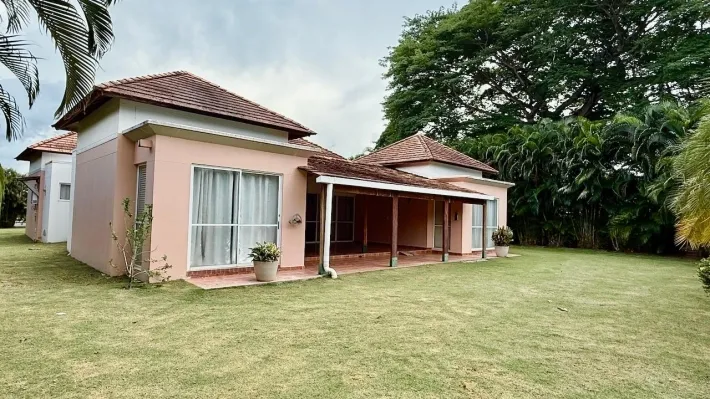 DETACHED VILLA ON CORNER LOT