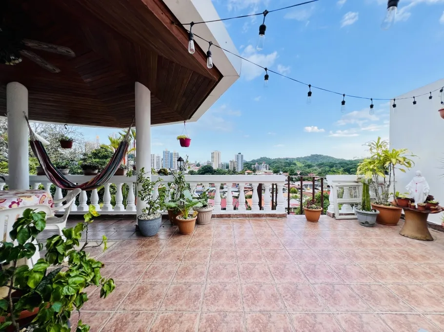 Quadruplex For Sale in Altos del Chase