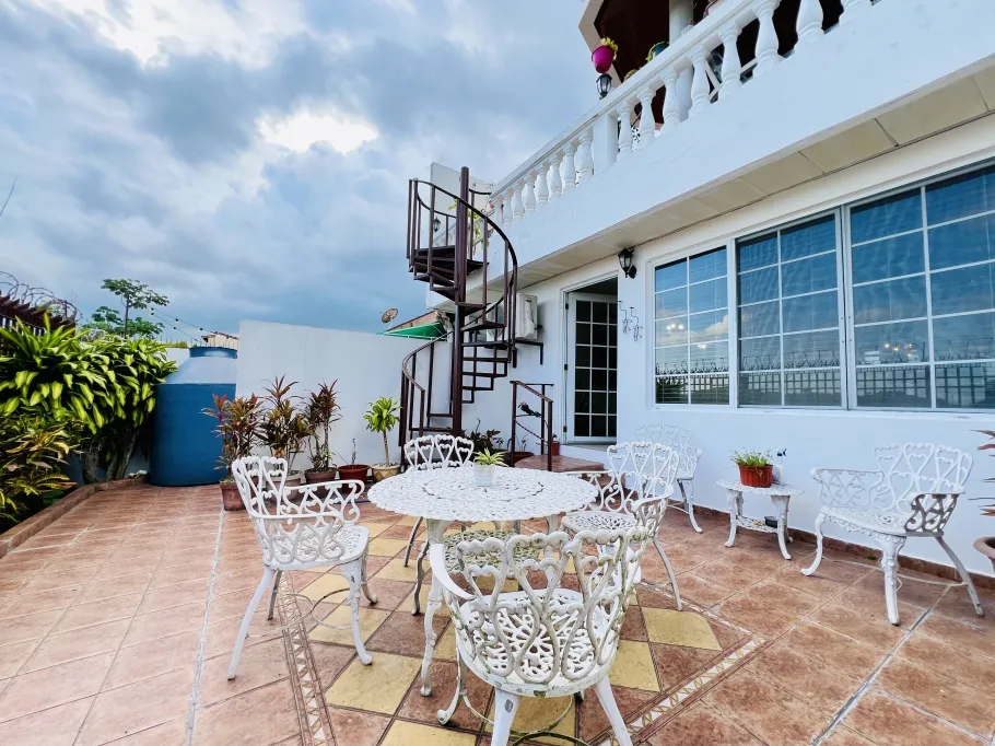 Quadruplex For Sale in Altos del Chase