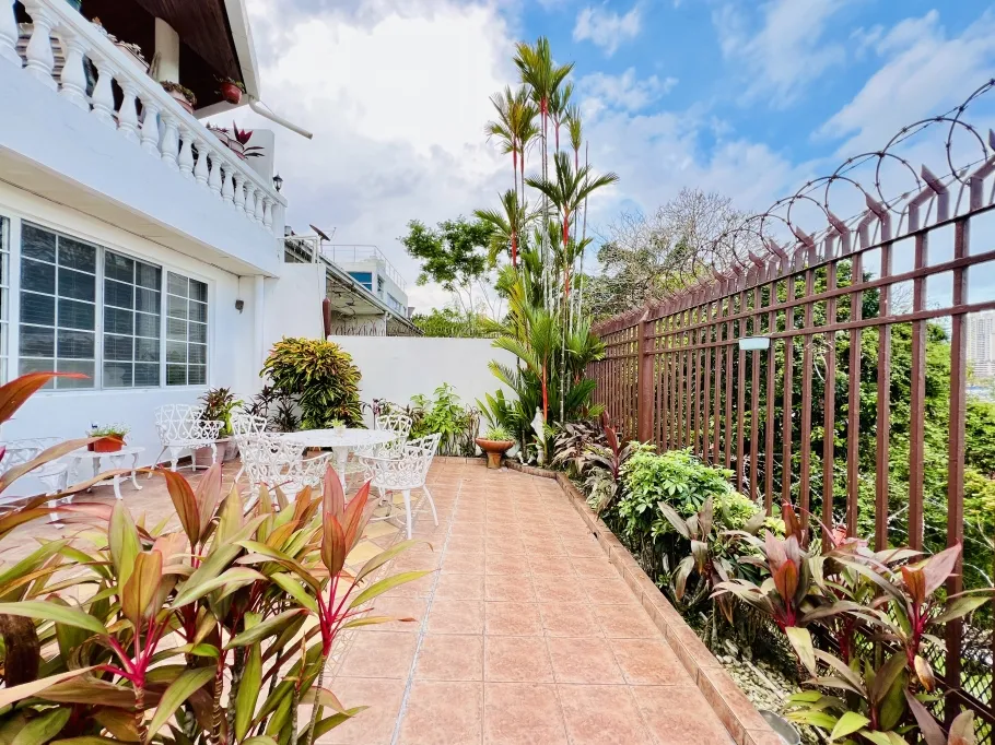 Quadruplex For Sale in Altos del Chase