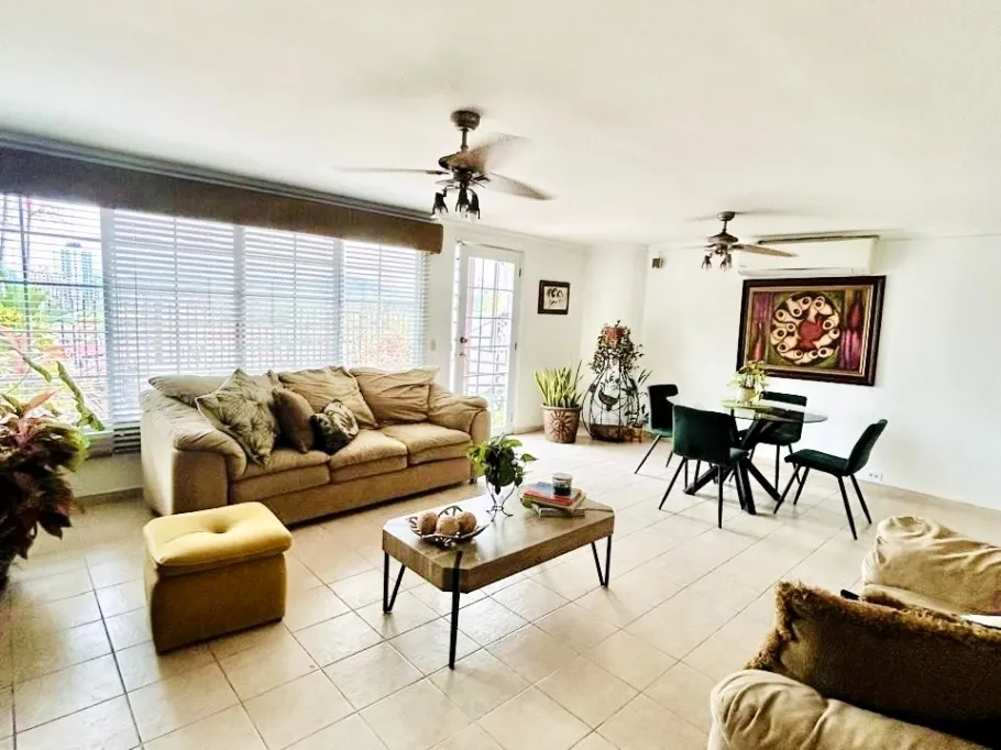 Quadruplex For Sale in Altos del Chase
