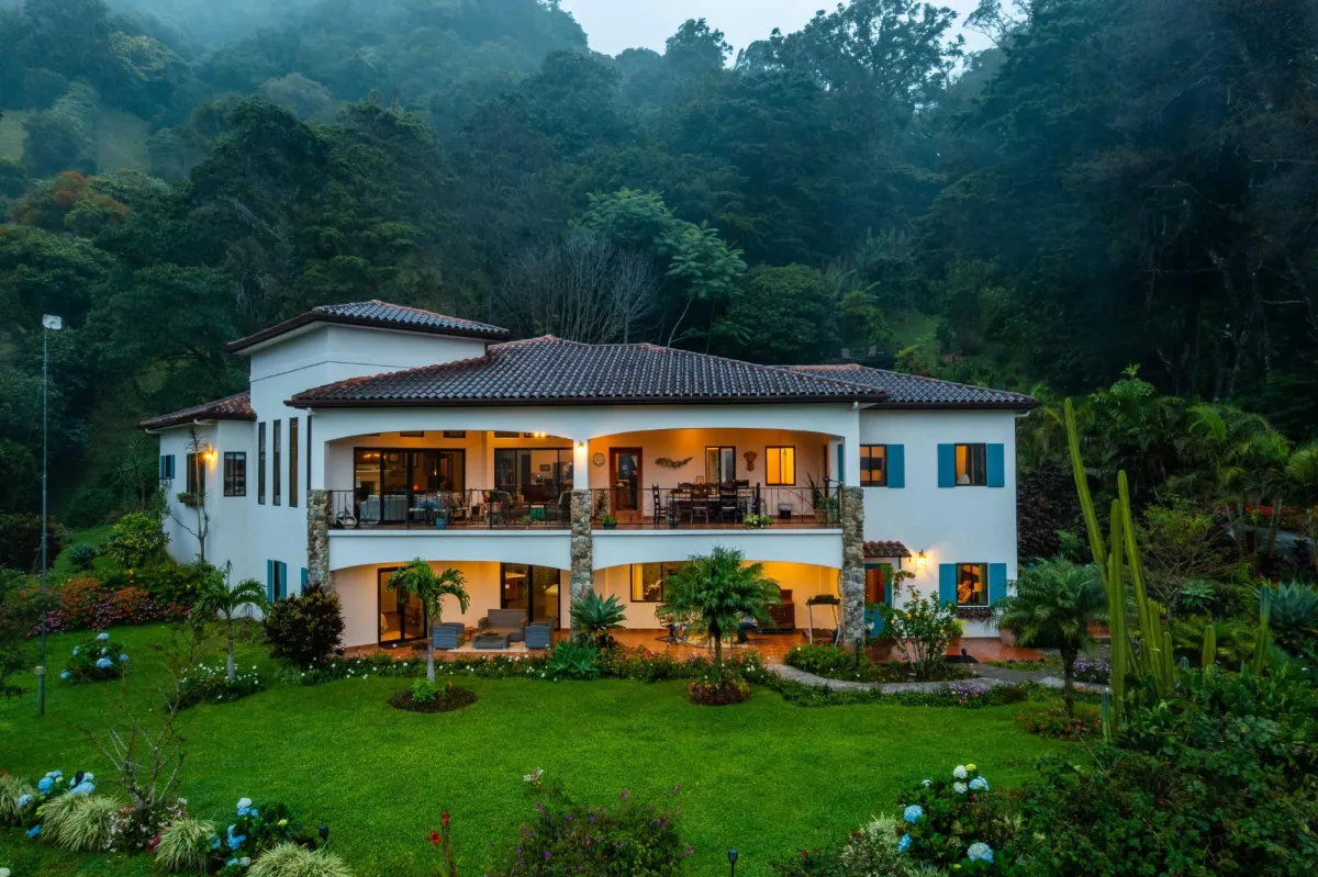 Elegante propiedad amueblada de 4 habitaciones en Boquete