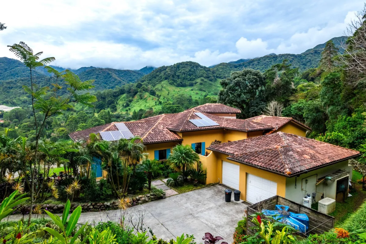 Elegante propiedad amueblada de 4 habitaciones en Boquete