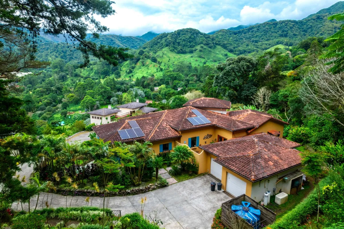 Elegante propiedad amueblada de 4 habitaciones en Boquete