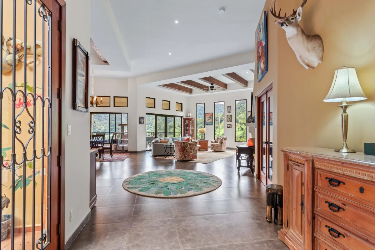 Elegante propiedad amueblada de 4 habitaciones en Boquete
