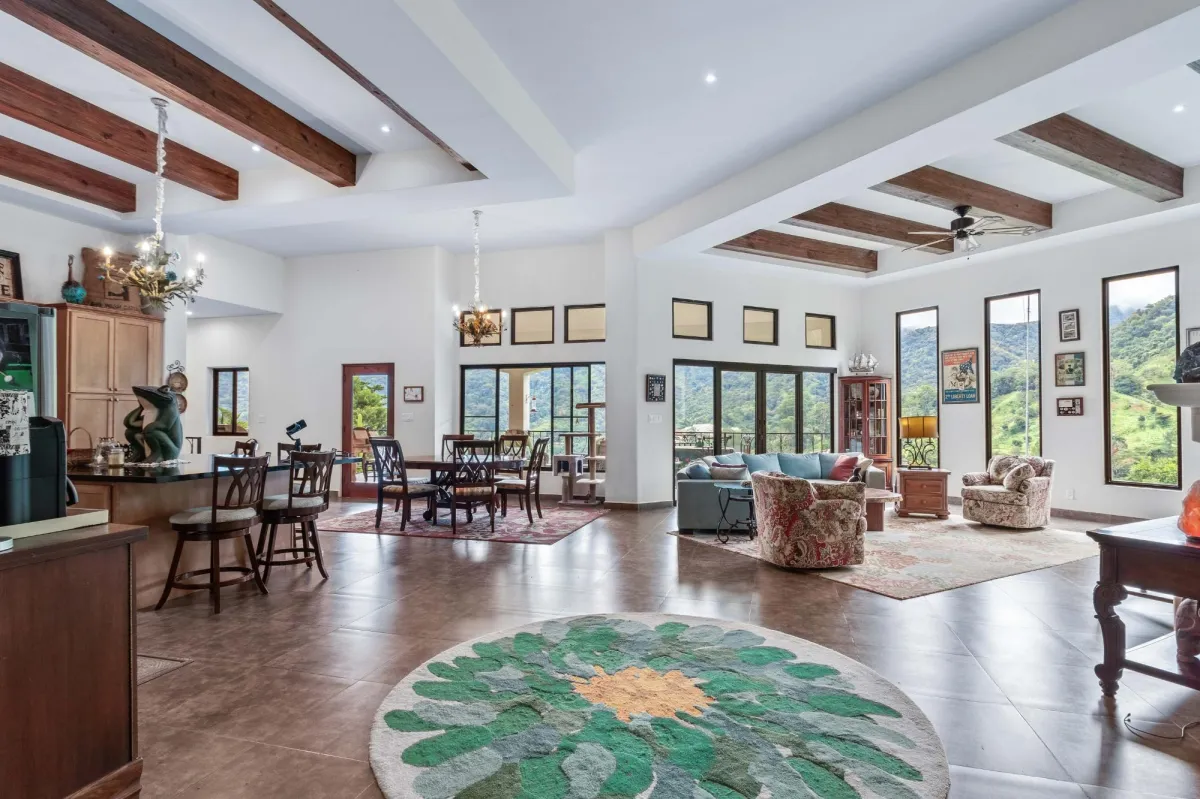 Elegante propiedad amueblada de 4 habitaciones en Boquete