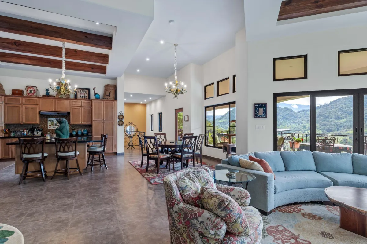 Elegante propiedad amueblada de 4 habitaciones en Boquete