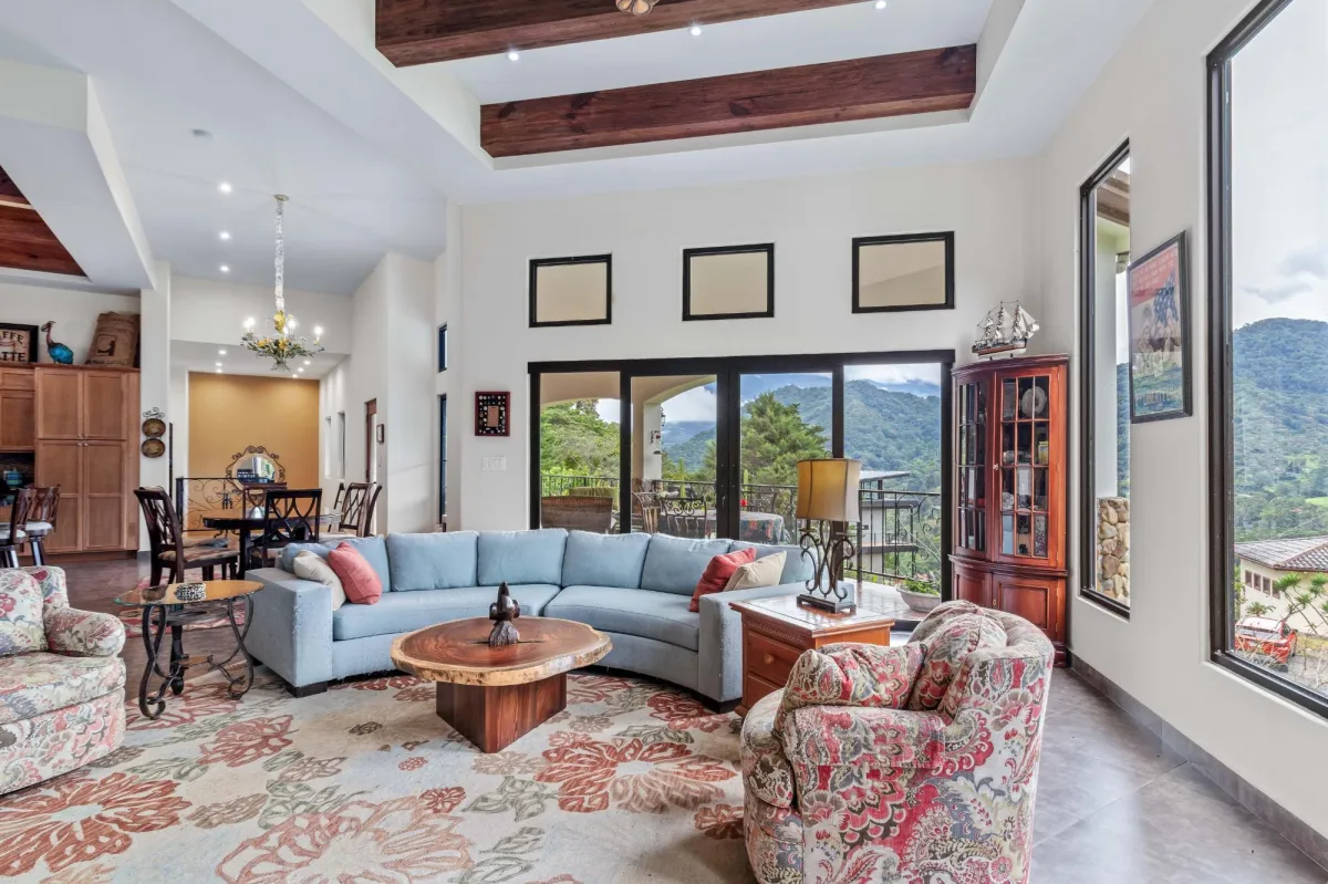 Elegante propiedad amueblada de 4 habitaciones en Boquete