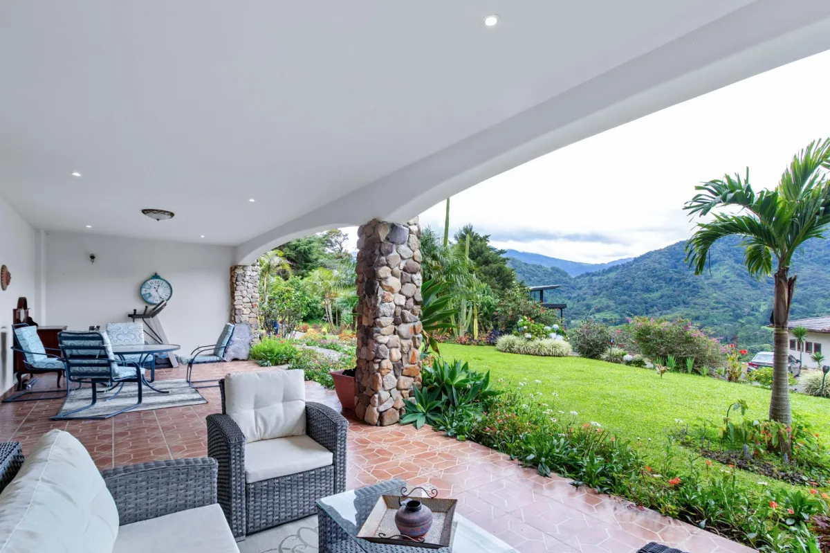 Elegante propiedad amueblada de 4 habitaciones en Boquete