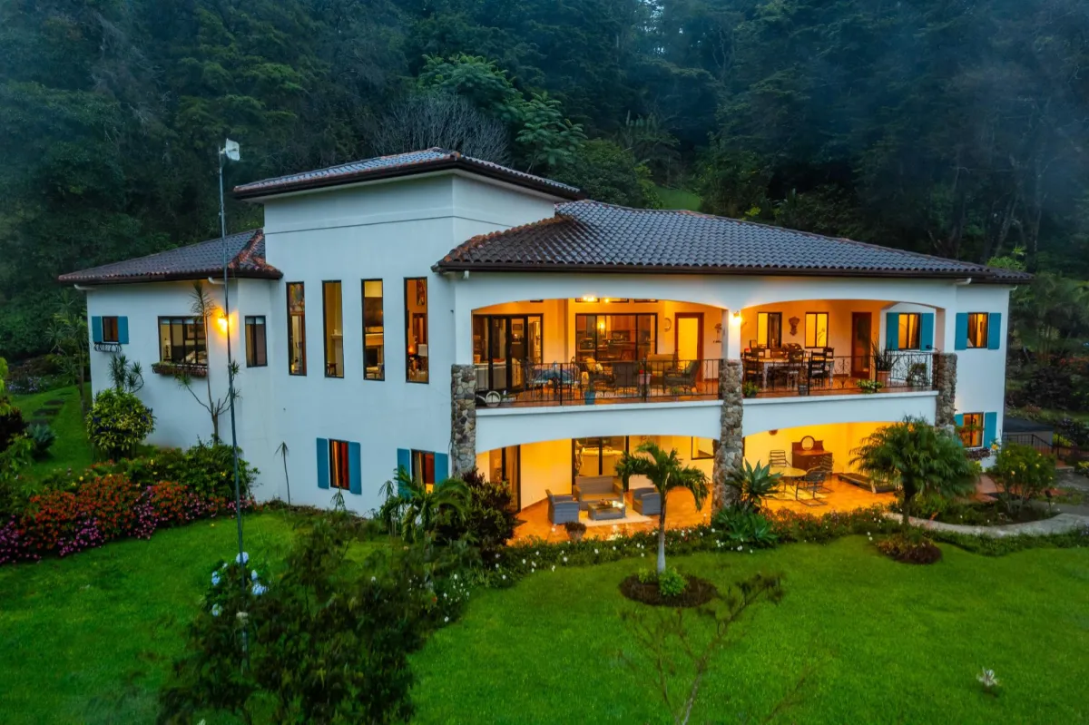 Elegante propiedad amueblada de 4 habitaciones en Boquete