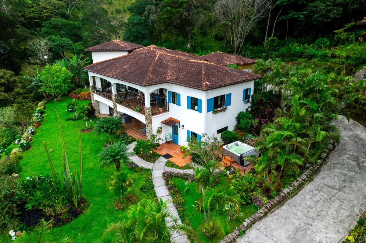 Elegante propiedad amueblada de 4 habitaciones en Boquete