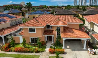 Venta de Casa Unifamiliar en Palmeras del Este, Costa del Este REMODELADA
