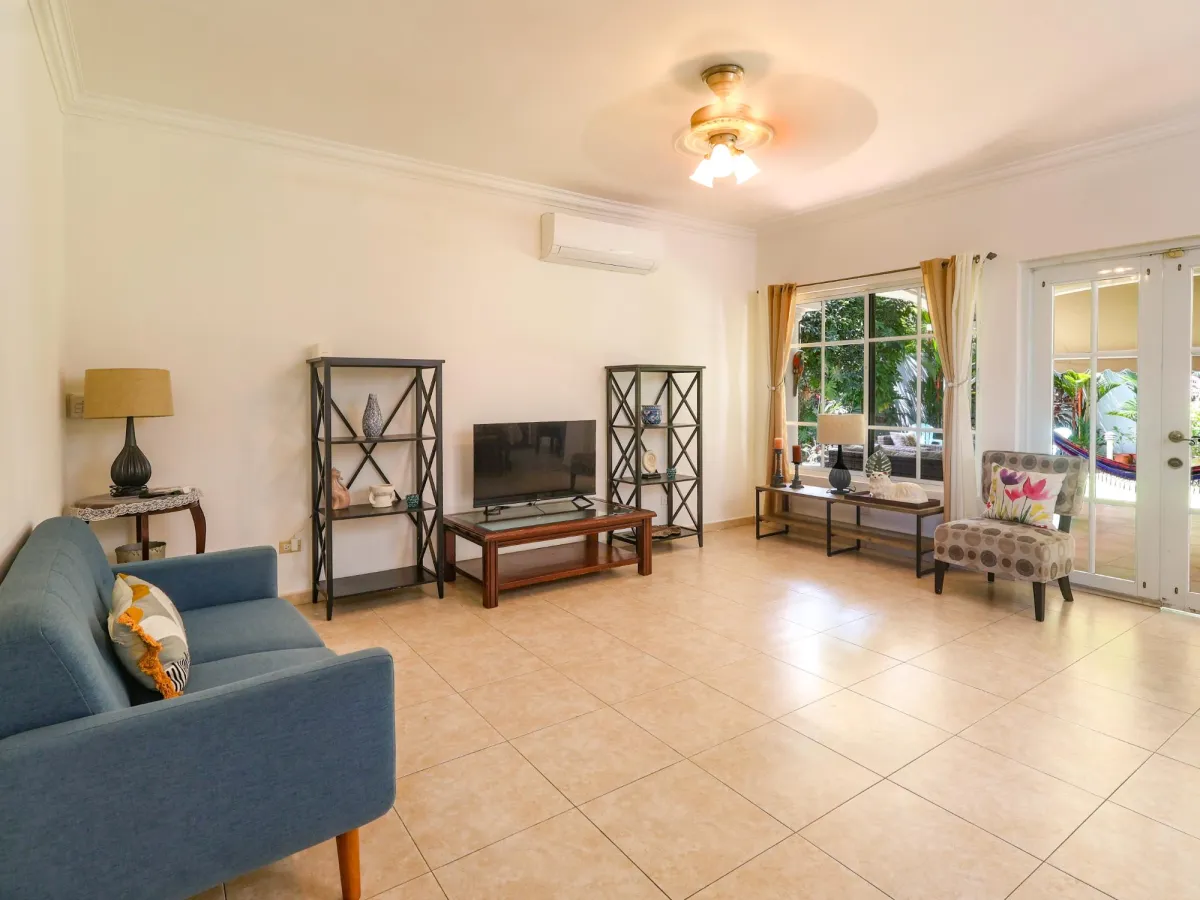Venta de Casa Unifamiliar en Palmeras del Este, Costa del Este REMODELADA