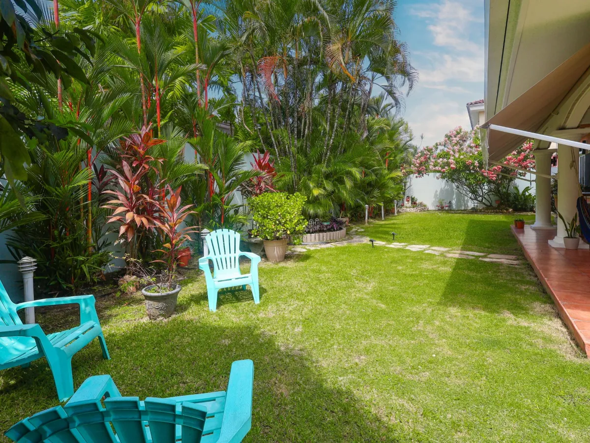 Venta de Casa Unifamiliar en Palmeras del Este, Costa del Este REMODELADA